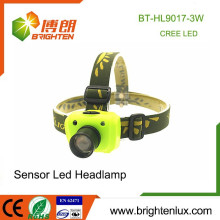 Fábrica al por mayor ABS y aluminio 3 modo luz XPE R3 3W LED sensor de alta potencia Zoom Cree faro con 3 * aaa batería